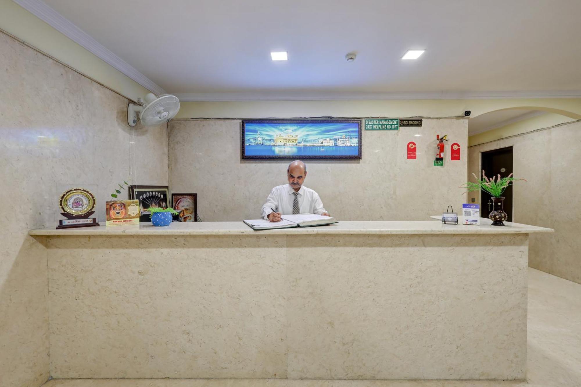 דלהי Hotel Singh Palace מראה חיצוני תמונה